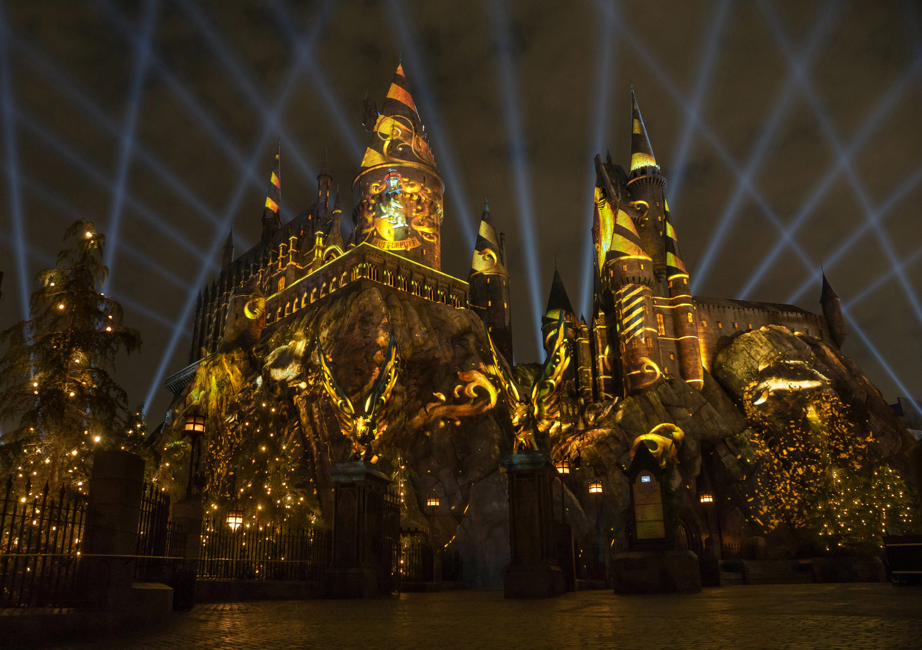 The NighttimeLights at Hogwarts Castle (Hufflepuff) - WWoHP at USH