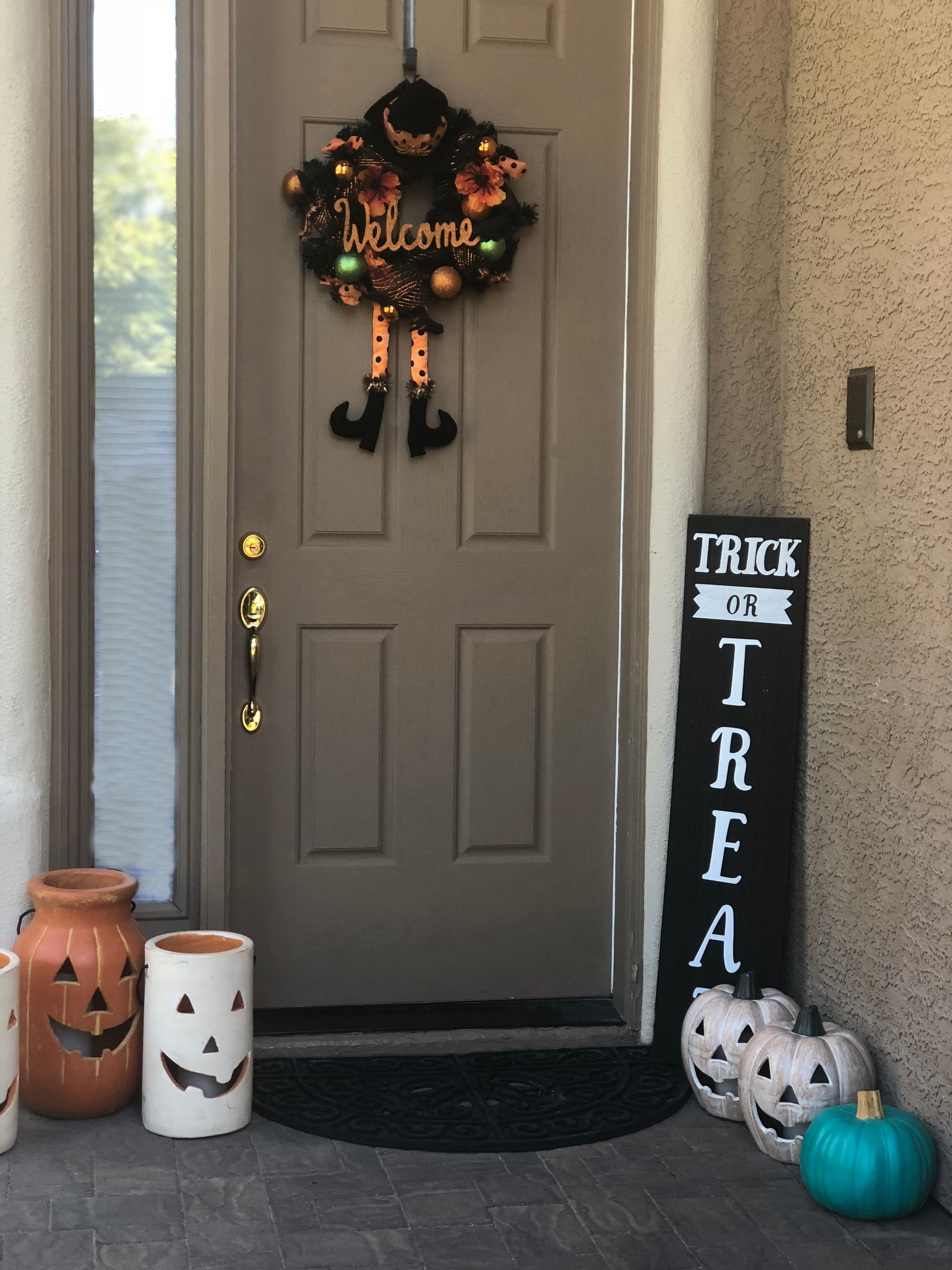 How to Have a Peanut Free Halloween | Teal Pumpkin Door Step